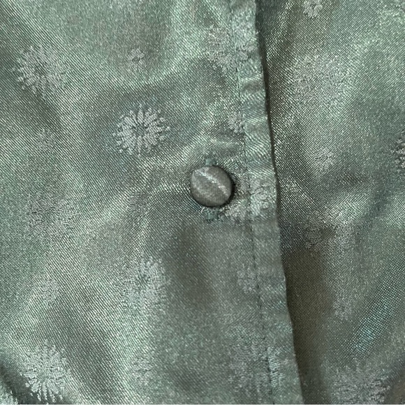 La Vie En Rose Green Satin Pajama Top and Bottom Matching Set - Picture 5 of 16